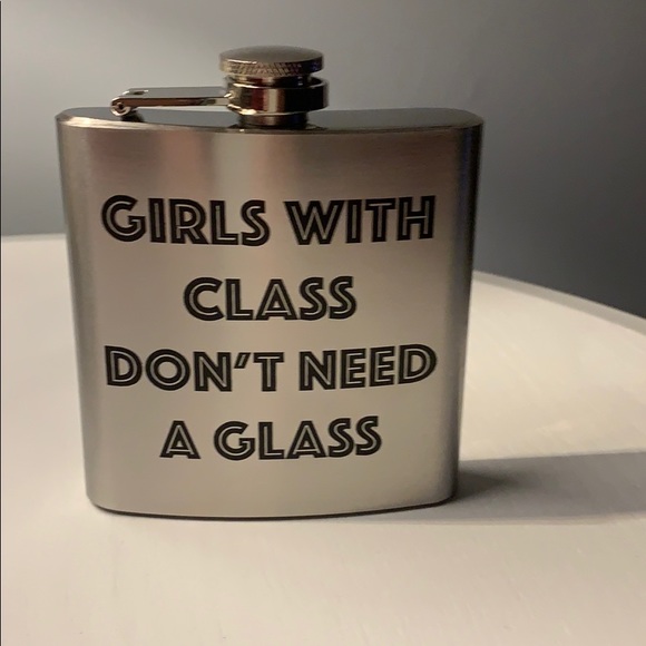 BRAND NEW CHIC FLASK FOR GIRL 👧 WITH CLASS - Picture 2 of 5